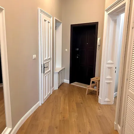 Vibrant L Stylish 2bd In Center فارنا