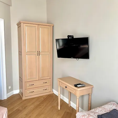 Vibrant L Stylish 2bd In Center *