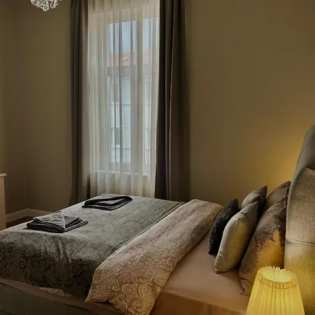 Vibrant L Stylish 2bd In Center فارنا