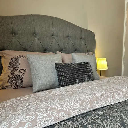Vibrant L Stylish 2bd In Center شقة فارنا