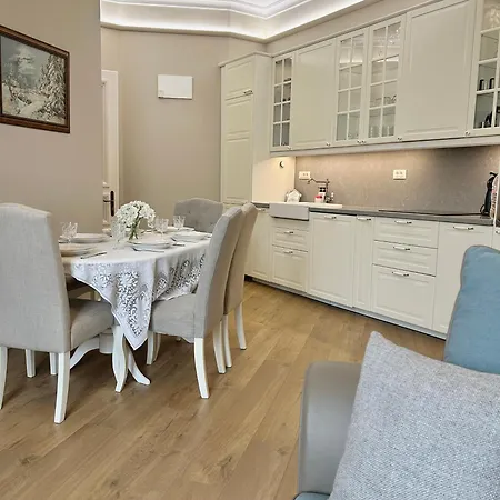 Vibrant L Stylish 2bd In Center شقة فارنا