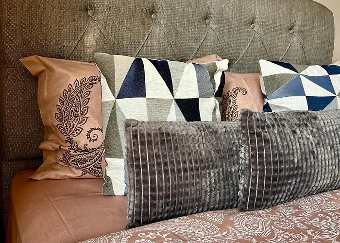 Vibrant L Stylish 2bd In Center Apartament