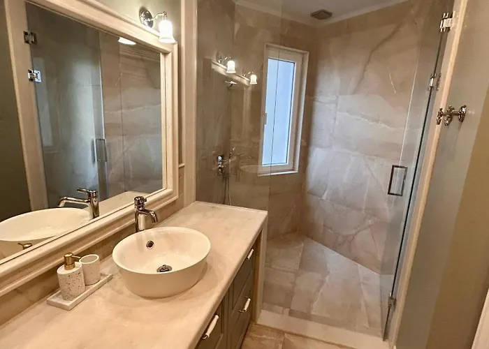 Vibrant L Stylish 2bd In Center Apartament Warna