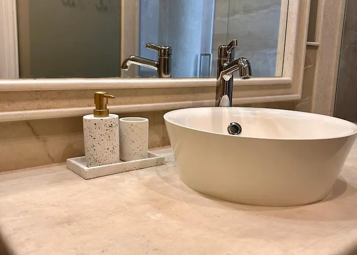 Vibrant L Stylish 2bd In Center Apartament