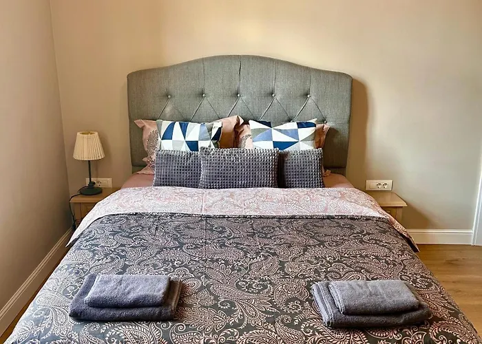 Vibrant L Stylish 2bd In Center Apartament Warna