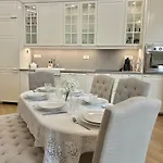 Vibrant L Stylish 2bd In Center Διαμέρισμα Βάρνα