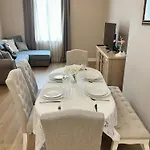 Διαμέρισμα Vibrant L Stylish 2bd In Center