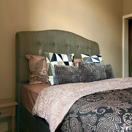 Vibrant L Stylish 2bd In Center Апартамент