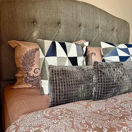 Vibrant L Stylish 2bd In Center Апартамент