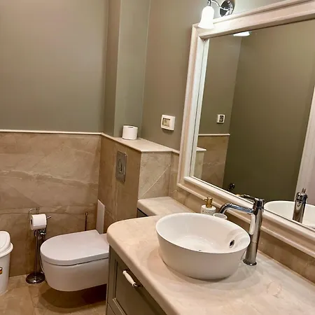 Апартамент Vibrant L Stylish 2bd In Center Варна