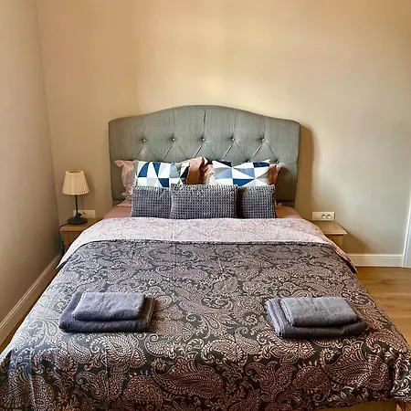 Vibrant L Stylish 2bd In Center Апартамент Варна